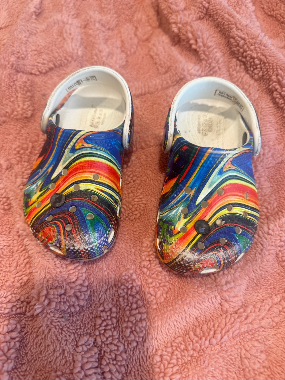 Crocs Kids Classic Rainbow Swirl Marbled Clogs C6 Colorful Slip On Shoes tye